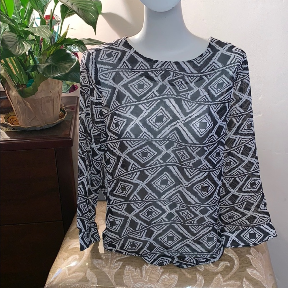 THE LIMITED geometric SHEER LONG SLEEVE BLOUSE NEW SZ. MEDIUM